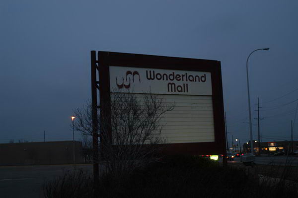 Wonderland Mall (Wonderland Shopping Center) - 2004 Photo
